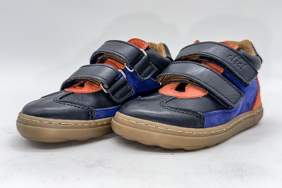 Paar Kinderschuhe Clic, Gr. 22